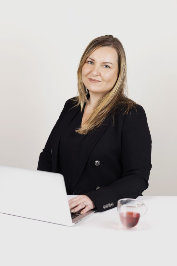Sonja Leason - Love Mondays. 6/7 Figure Online Business Coach for Female Founders - Reclaim your health, build your wealth + scale your impact